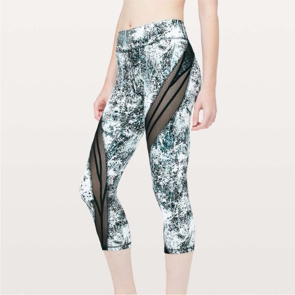 Lululemon Never Still Crop 21” in Wildwood White Multi/Nocturnal Teal